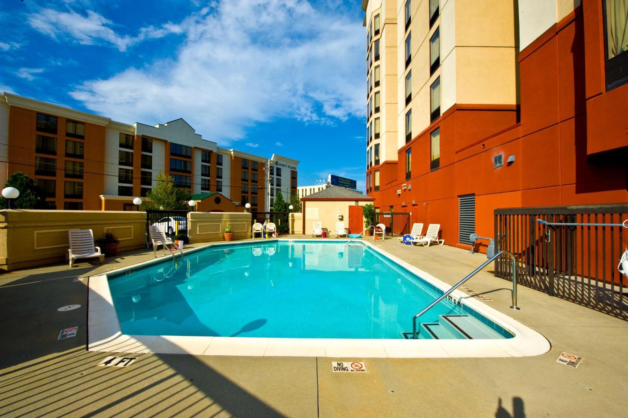 Hampton Inn & Suites-Atlanta Airport North-I-85 Hapeville Bagian luar foto