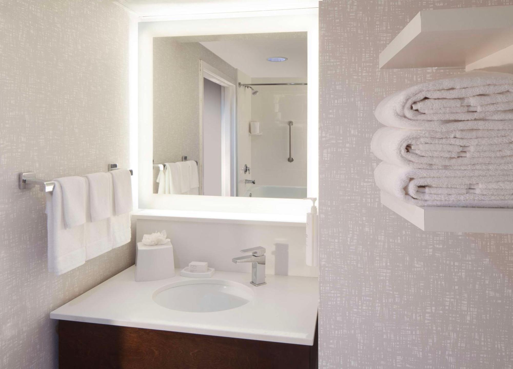 Hampton Inn & Suites-Atlanta Airport North-I-85 Hapeville Bagian luar foto