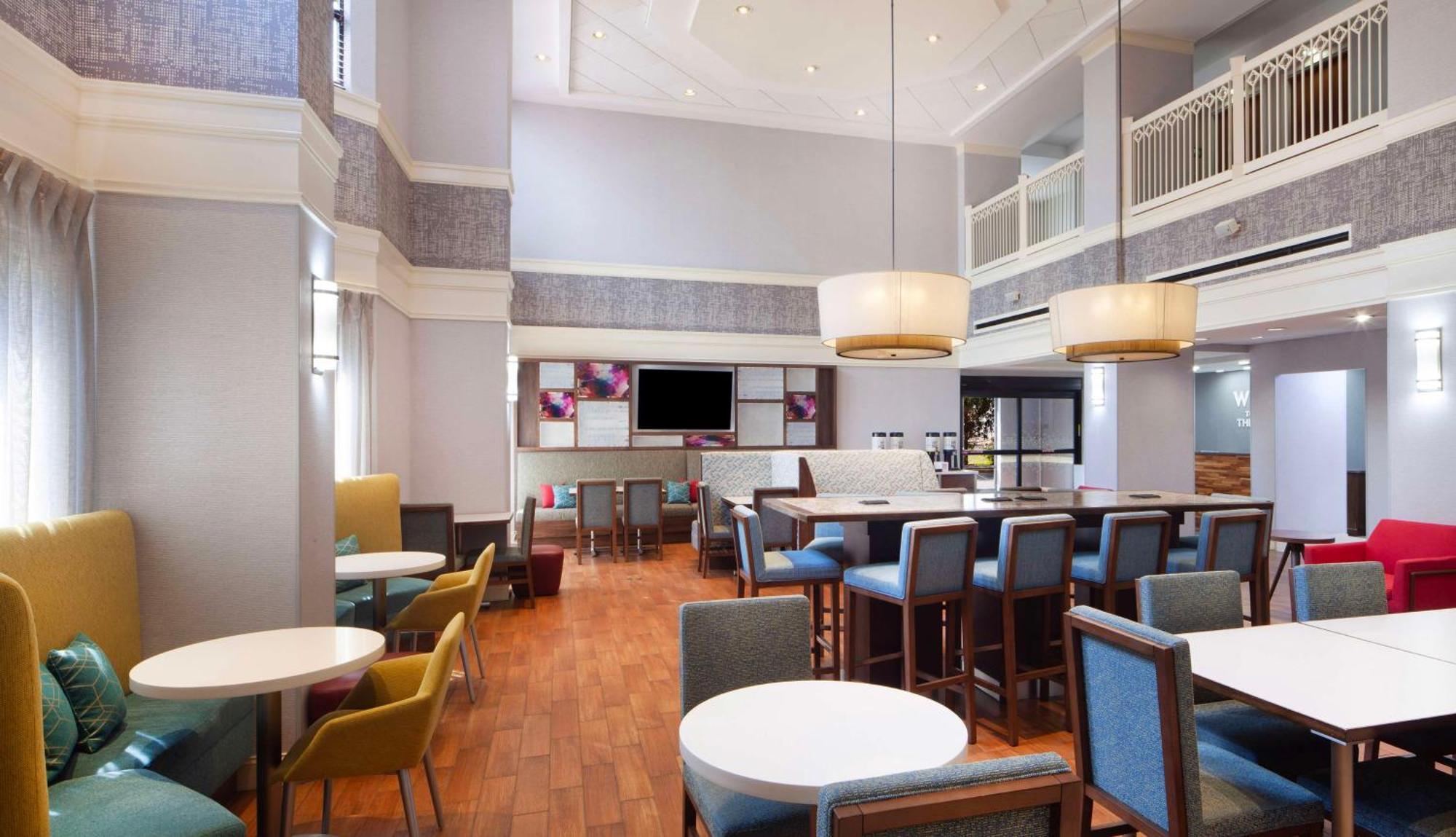 Hampton Inn & Suites-Atlanta Airport North-I-85 Hapeville Bagian luar foto