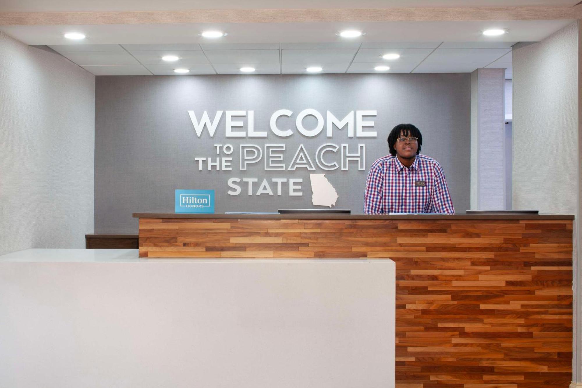 Hampton Inn & Suites-Atlanta Airport North-I-85 Hapeville Bagian luar foto